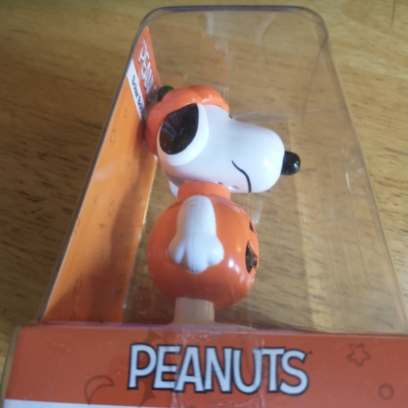 Peanuts Snoopy Solar Bobbler New - Picture 6 of 7